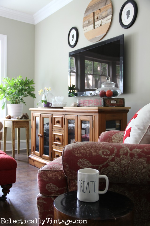 Love this cozy family room in neutrals with pops of red kellyelko.com