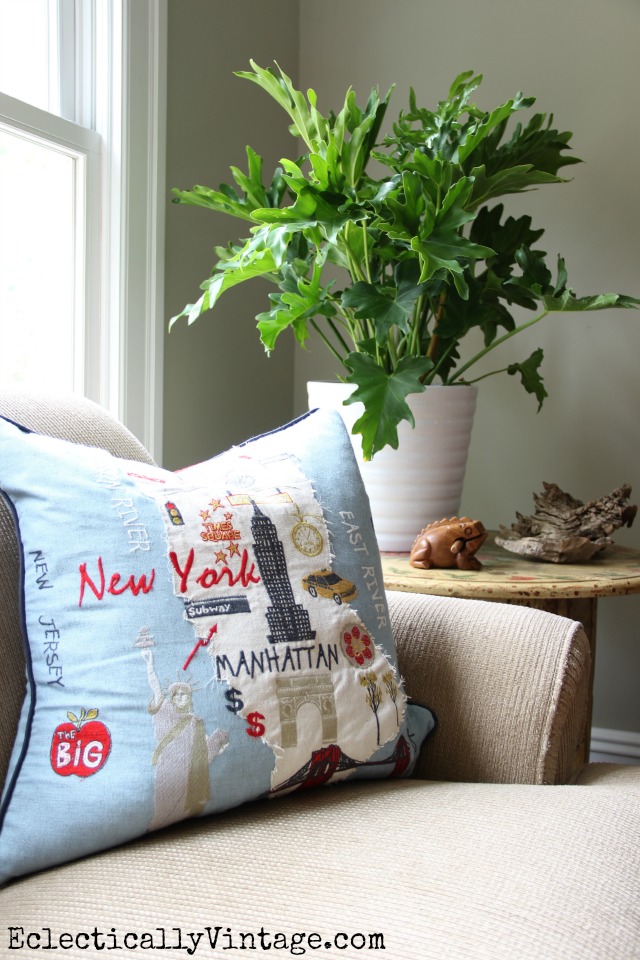 Love adding plants to my house - this split leaf philodendron is beautiful and love the New York pillow! kellyelko.com