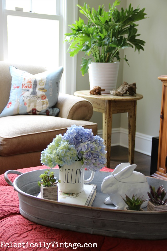 Love this bright and cheery family room, the tray on the ottoman and that gorgeous plant kellyelko.com