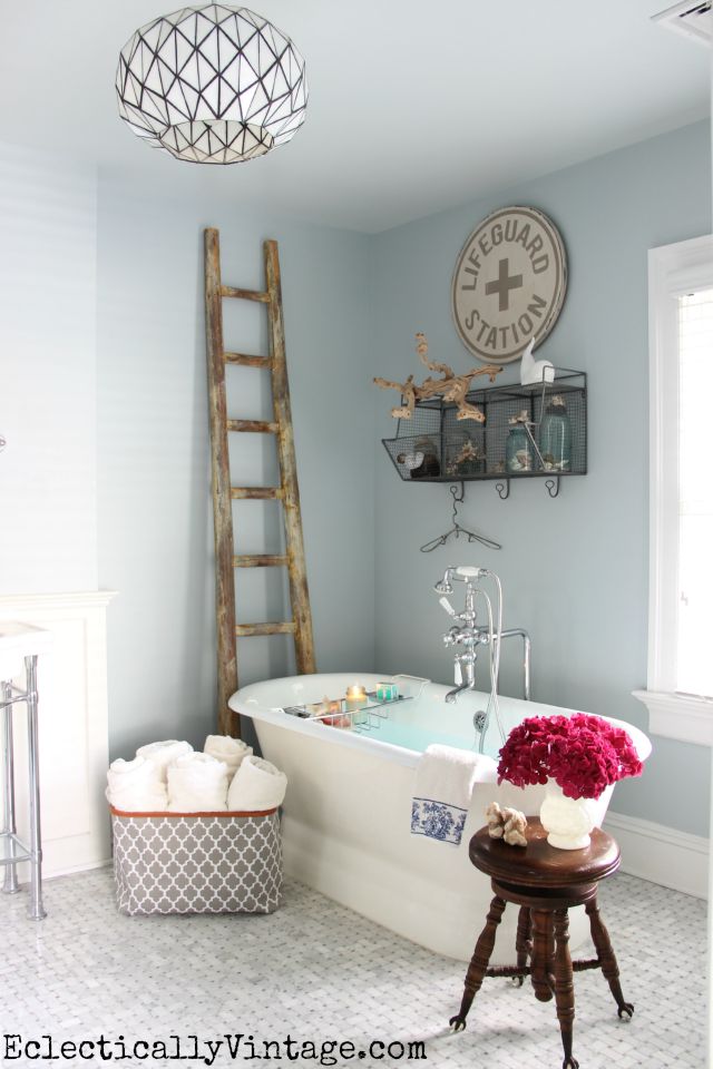 Love these master bathroom decor ideas! The carrara marble floor and the light fixture are gorgeous kellyelko.com