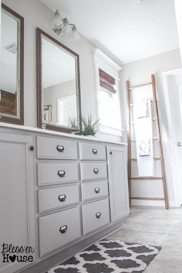 Love the hardware on these bathroom cabinets 