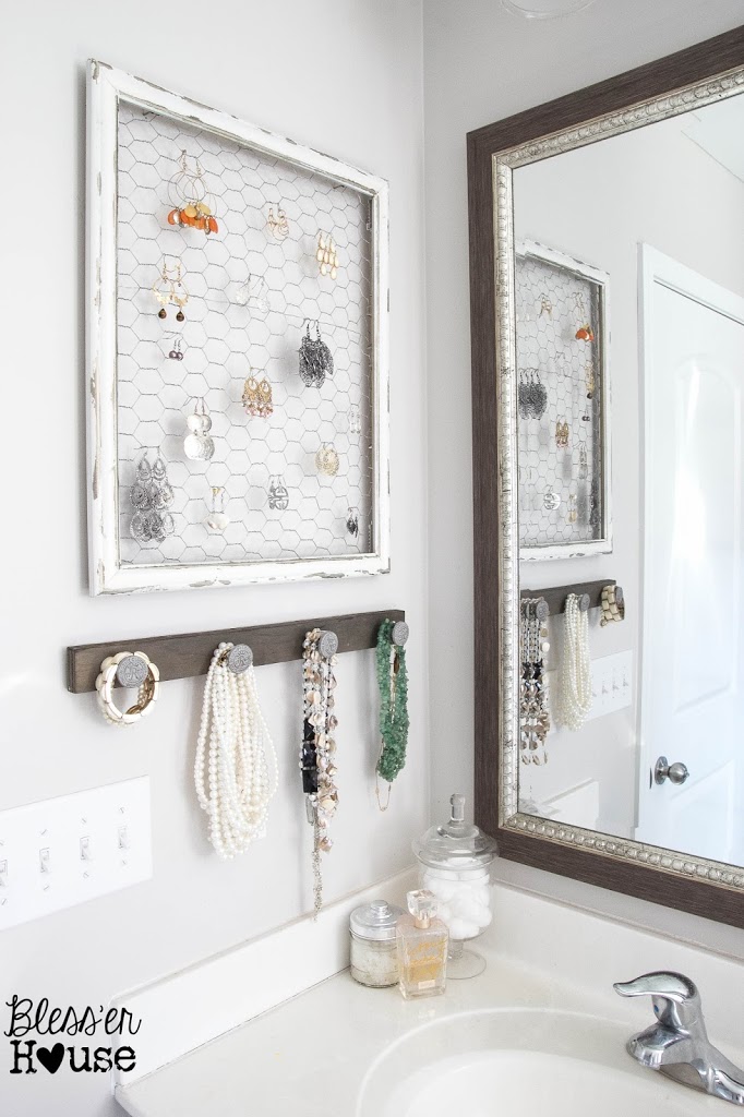 Chicken wire jewelry holder 