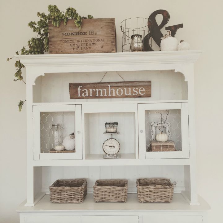 Love this farmhouse hutch for fall 