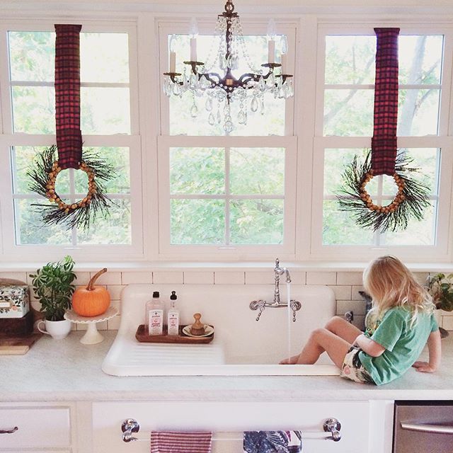 creative fall decorating ideas - love this vintage sink and the wreaths hung from plaid ribbon kellyelko.com