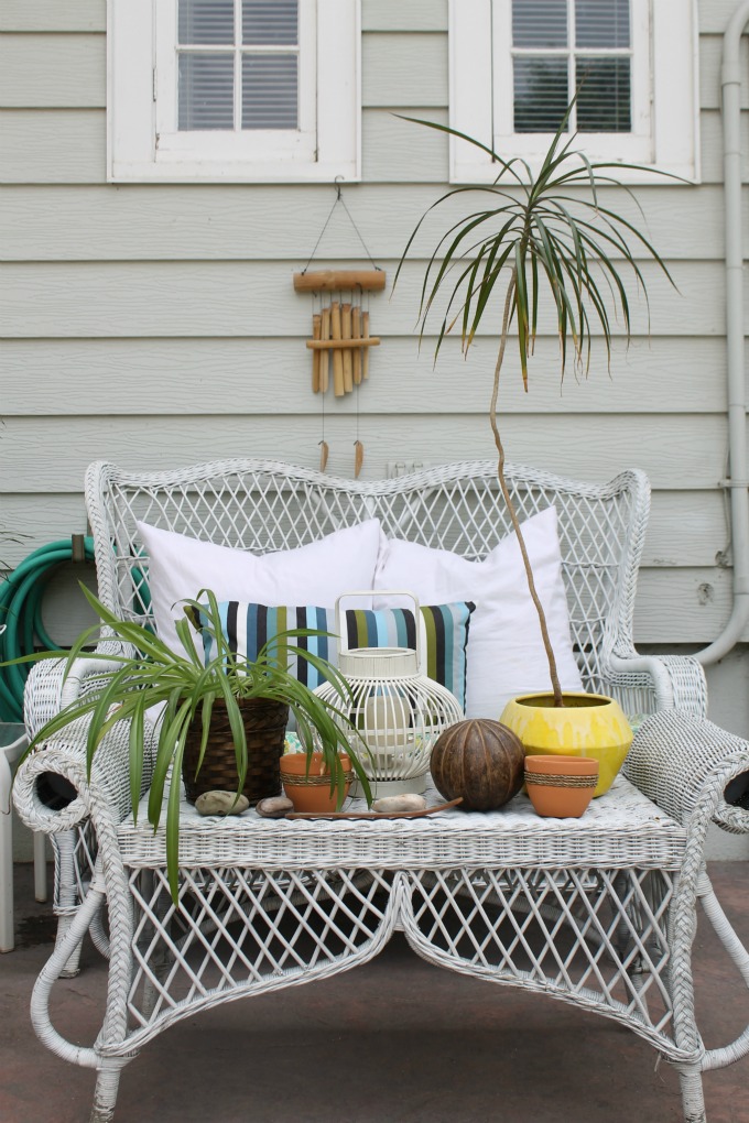 Wicker patio furniture - love the fun shape 