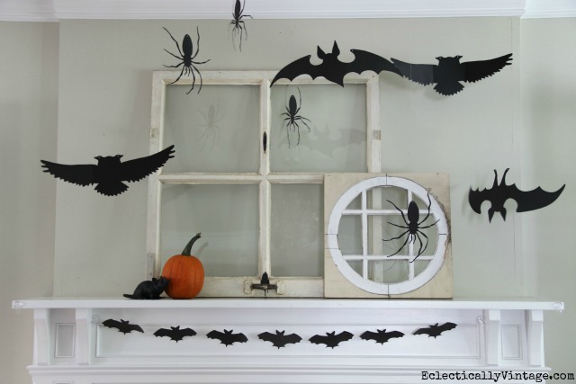 Love this 3 dimensional Halloween mantel! kellyelko.com