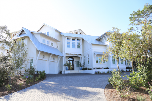 Love this beautiful coastal beach house - take the tour kellyelko.com