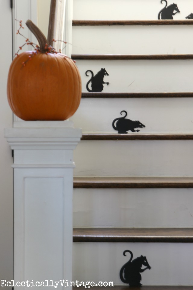 Love this Halloween rat staircase - the silhouettes are so fun kellyelko.com