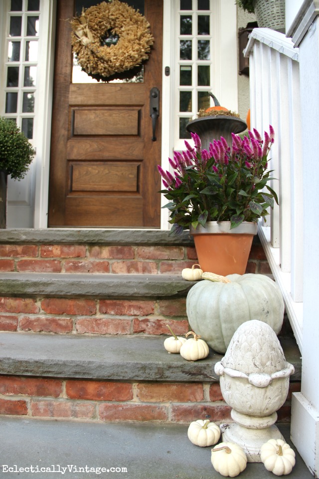 Love the mini white pumpkins on this natural fall porch kellyelko.com