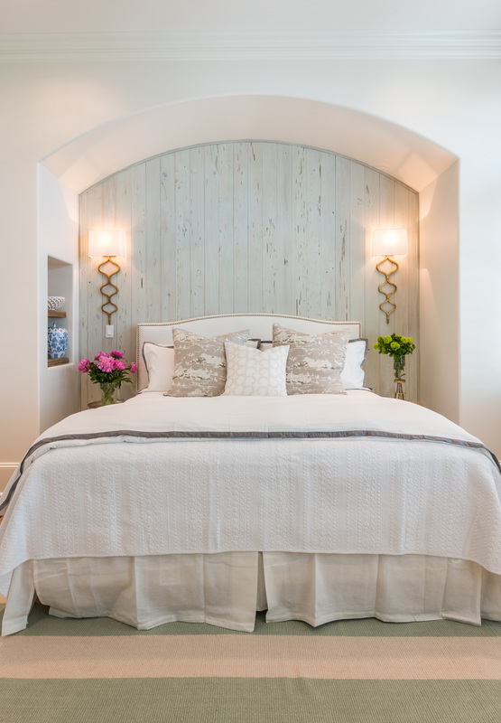 Love this little cut out nook for the bed - part of this coastal home tour kellyelko.com