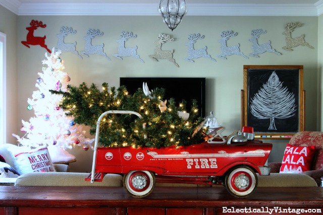 Christmas-truck-tree-decor-2