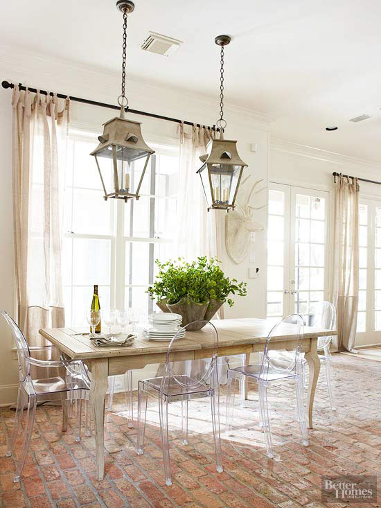 Love the mix of modern ghost chairs with rustic farmhouse table 