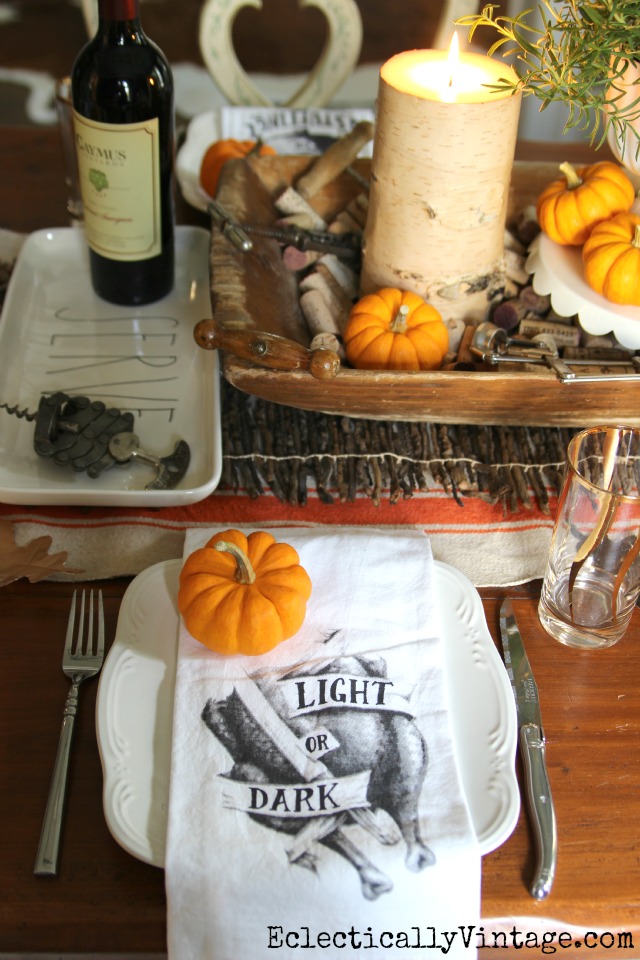 Cute Thanksgiving napkins and a creative fall table and centerpiece kellyelko.com