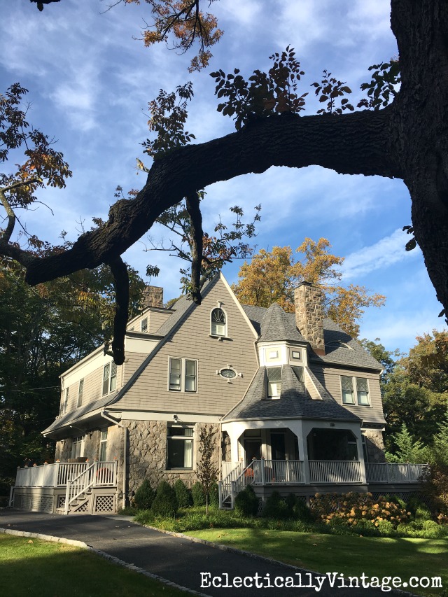 Fall Curb Appeal - 18 stunning homes with ideas to copy! Love this stunning Victorian and the huge porch kellyelko.com