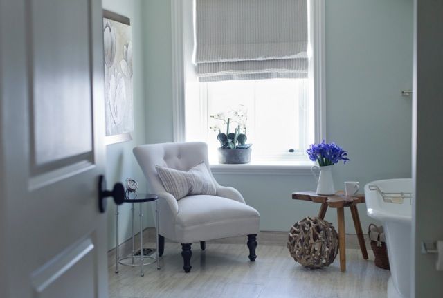 blue-farmhouse-bathroom