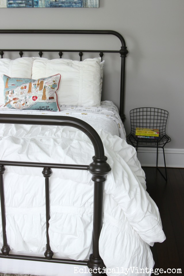 Vintage style metal bed - looks great with the white bedding kellyelko.com