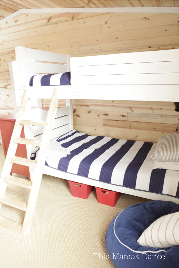 DIY bunk beds in this rustic kids bedroom kellyelko.com