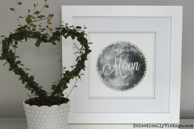 Love you to the Moon and Back Free Printable! Perfect in a nursery kellyelko.com