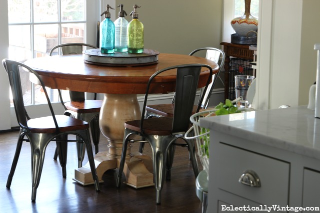 Love this cozy dining area and the vintage style industrial chairs kellyelko.com