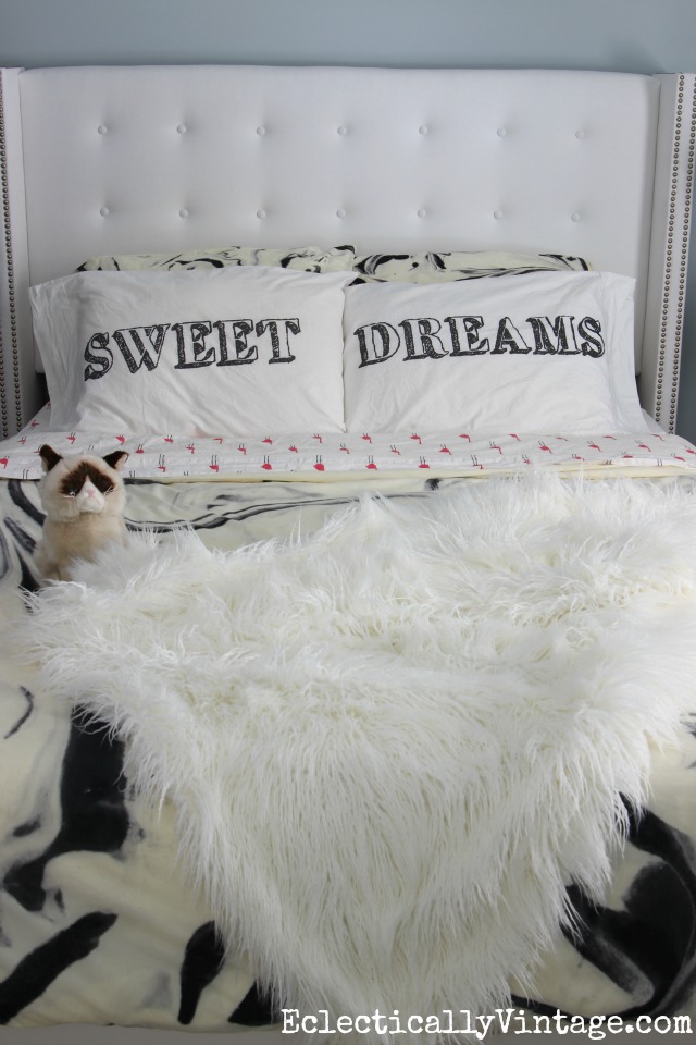 Love this tufted white bed with nailhead trim and those fun Sweet Dreams pillowcases! kellyelko.com