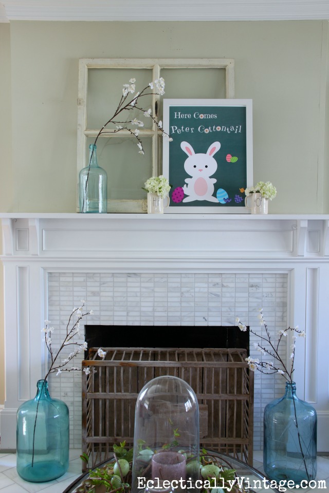 Love this spring mantel and the FREE Peter Cottontail Easter printable! kellyelko.com