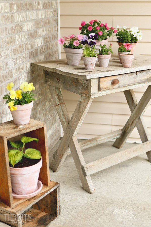 Rustic porch table - perfect for holding lots of flower pots kellyelko.com