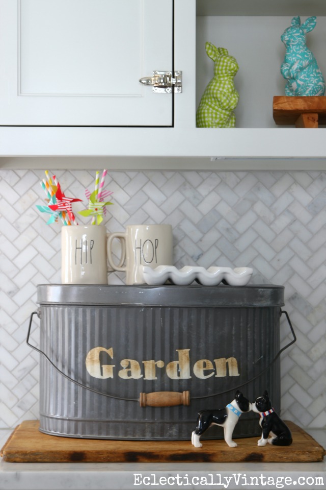 Love this galvanized garden pail on the kitchen counter for storing clutter kellyelko.com