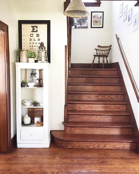 Antique home tour - love the original oak staircase and floors kellyelko.com