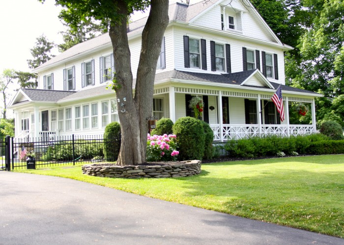 Eclectic Home Tour of Love of Home Blog - tour this classic country farmhouse kellyelko.com