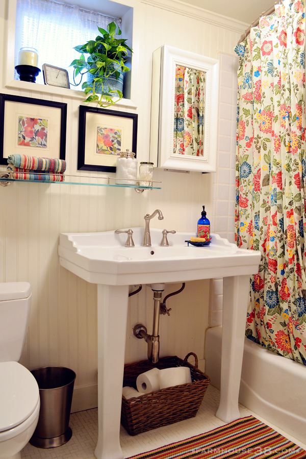 Colorful guest bathroom kellyelko.com