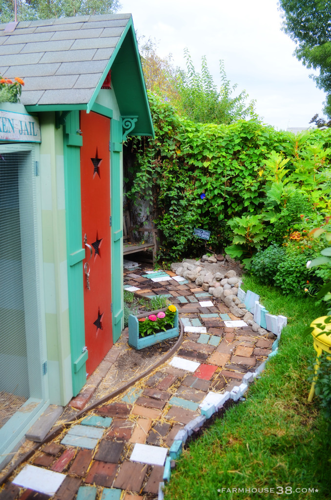 World's cutest chicken coop! Love the walkway made from pieces of scrap wood kellyelko.com