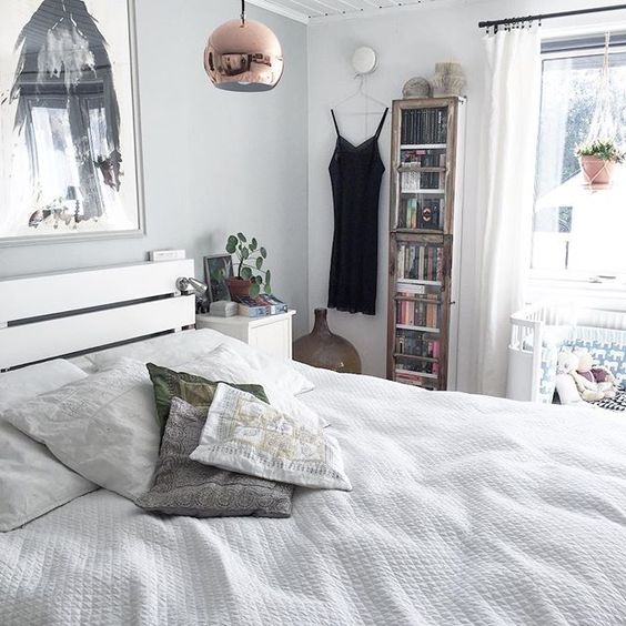 Simple white bedroom kellyelko.com