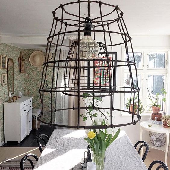 How amazing are these huge wire chandeliers! kellyelko.com