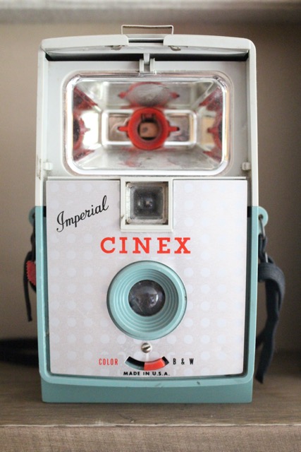 Vintage Cinex camera - great ideas for decorating with old cameras kellyelko.com