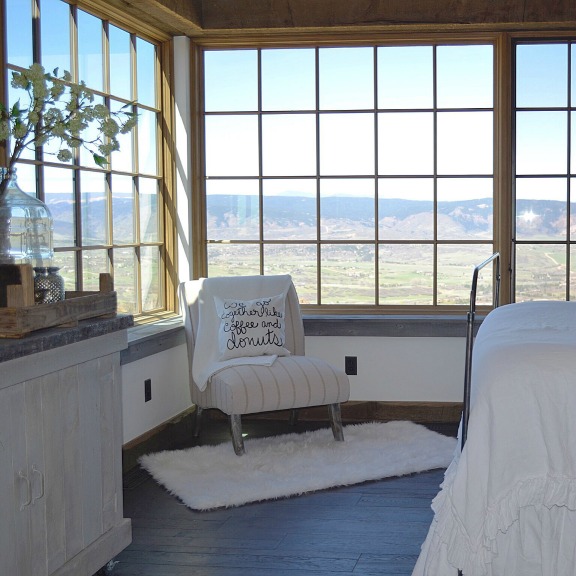 Gorgeous mountain views in this Colorado farmhouse kellyelko.com