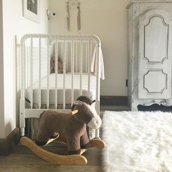 Love the flokati rug in this neutral nursery kellyelko.com