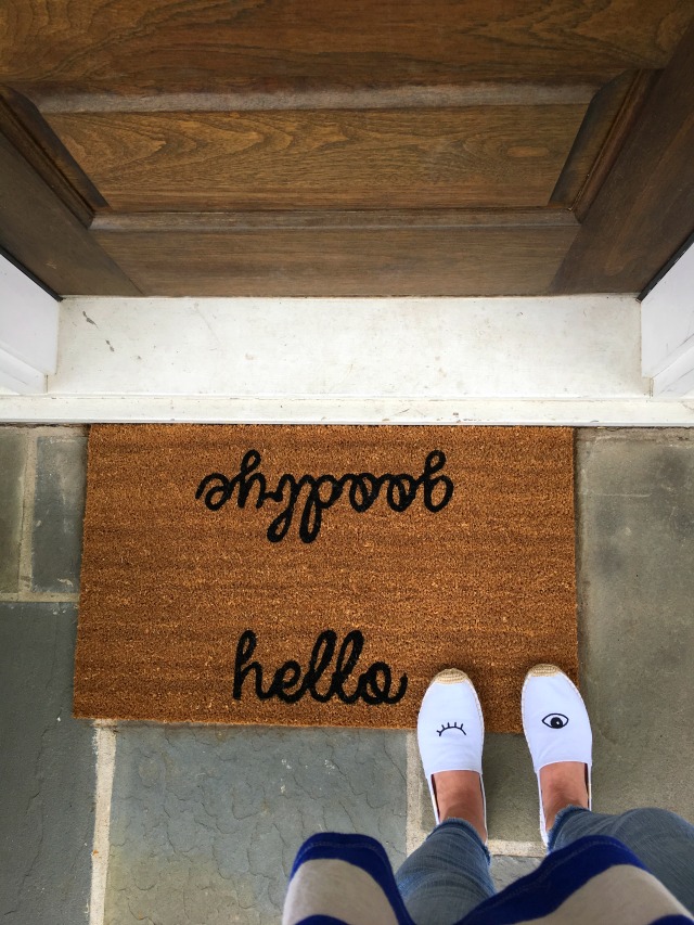 How fun is this Hello/Goodbye doormat! kellyelko.com