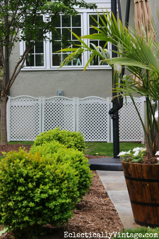 Hide an ugly air conditioning unit with these simple to install lattice privacy screens (just stake them into the ground - easy)! kellyelko.com