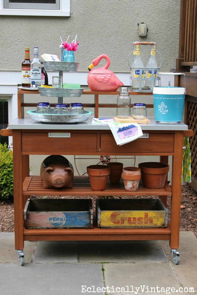 Outdoor bar cart - perfect for entertaining kellyelko.com