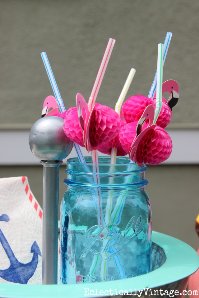 Love these cute pink flamingo straws - perfect for an outdoor bbq kellyelko.com