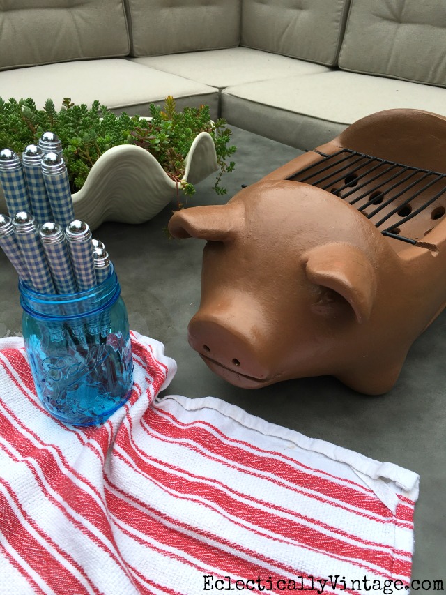 How cute is this terracotta pig grill - perfect for grilling sliced veggies and thin pieces of meat kellyelko.com