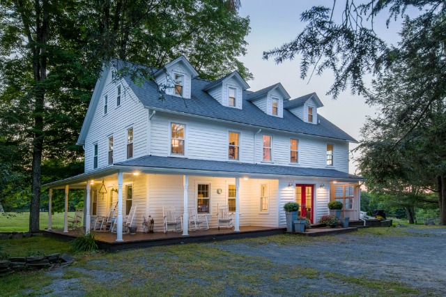 Tour the Cooper Boone farm - a modern take on a classic farmhouse and big red barn kellyelko.com