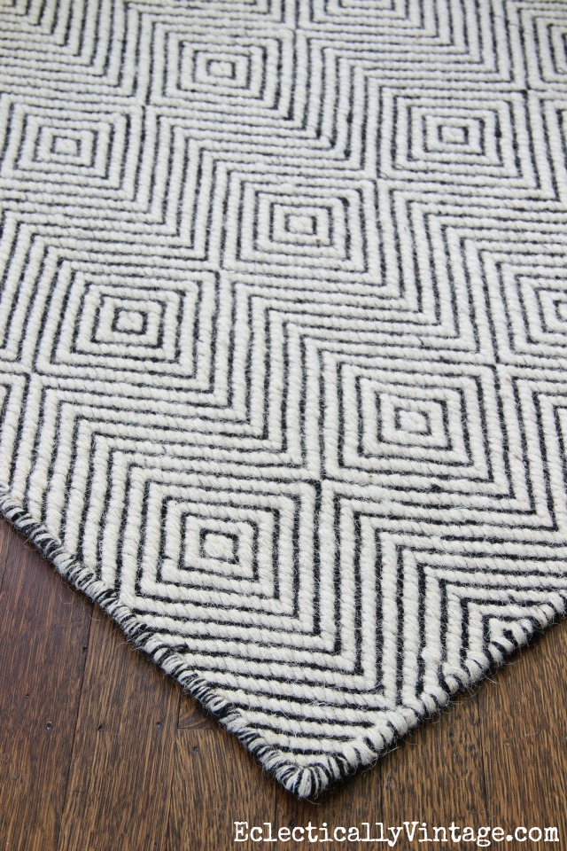 Love this graphic black and white paddle rug kellyelko.com