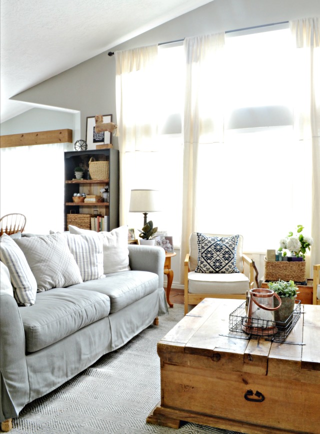 Love this neutral farmhouse family room kellyelko.com