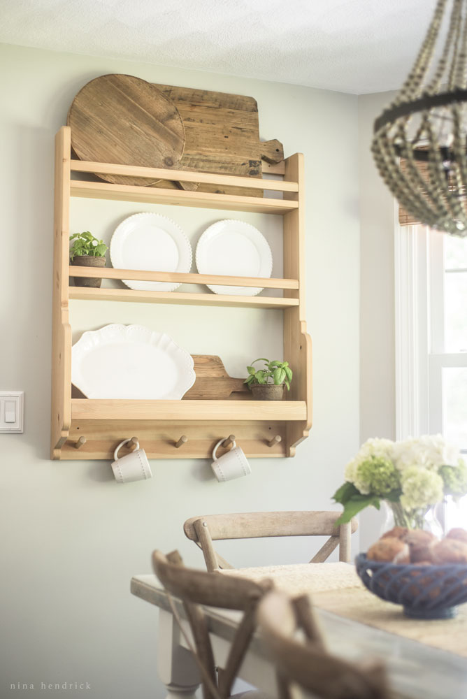 Farmhouse plate rack - perfect for displaying cutting boards kellyelko.com
