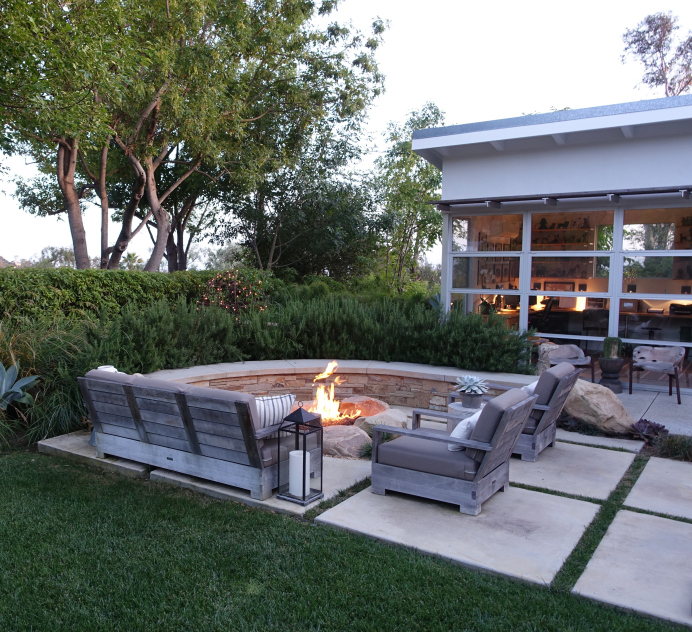 Love the built in fire pit with stone wall kellyelko.com