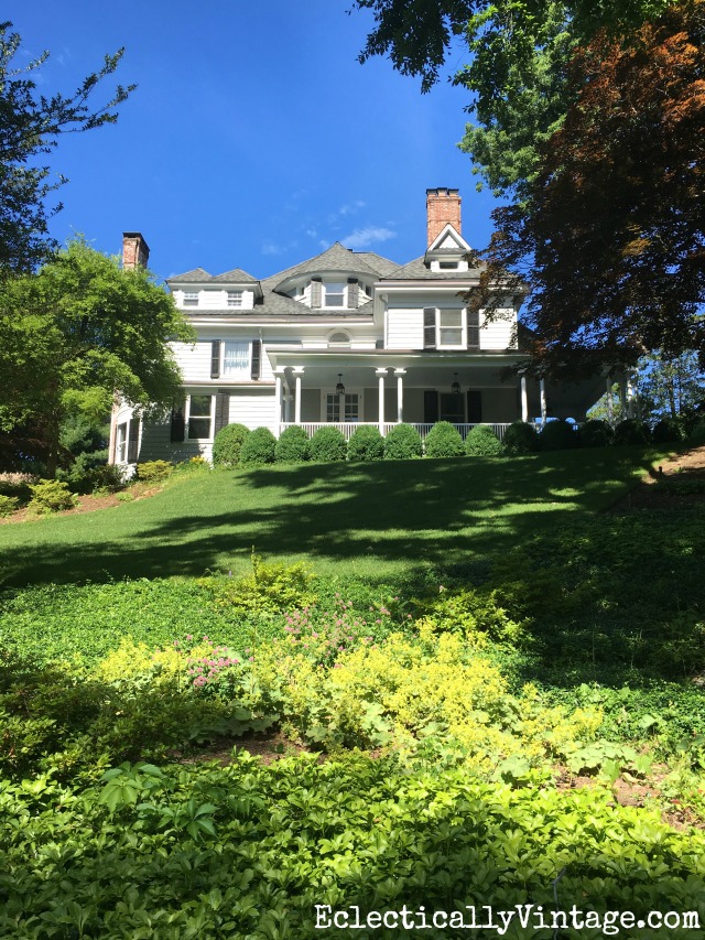 Love the way this old house is situated on the top of a hill kellyelko.com