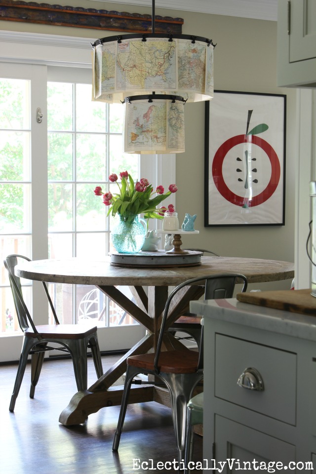 Love the rustic farmhouse dining table and chairs kellyelko.com