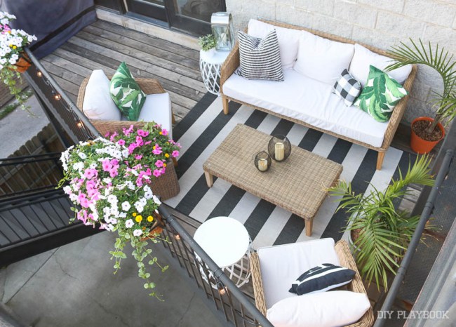 Love this tiny balcony big on outdoor style kellyelko.com