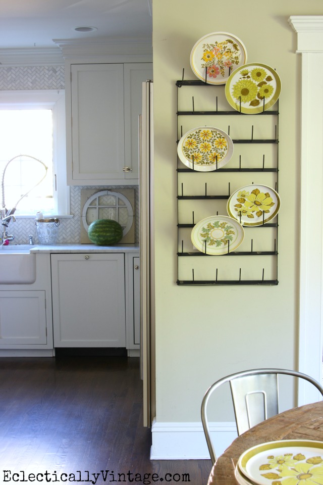 Love this bottle drying rack for displaying a fun collection of 1970s plates! kellyelko.com